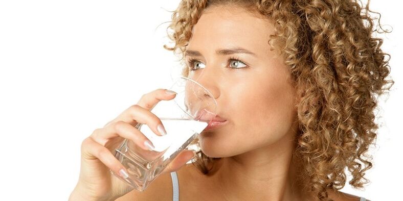 Uzturot dzeramo diētu, papildus citiem šķidrumiem ir jālieto 1, 5 litri attīrīta ūdens